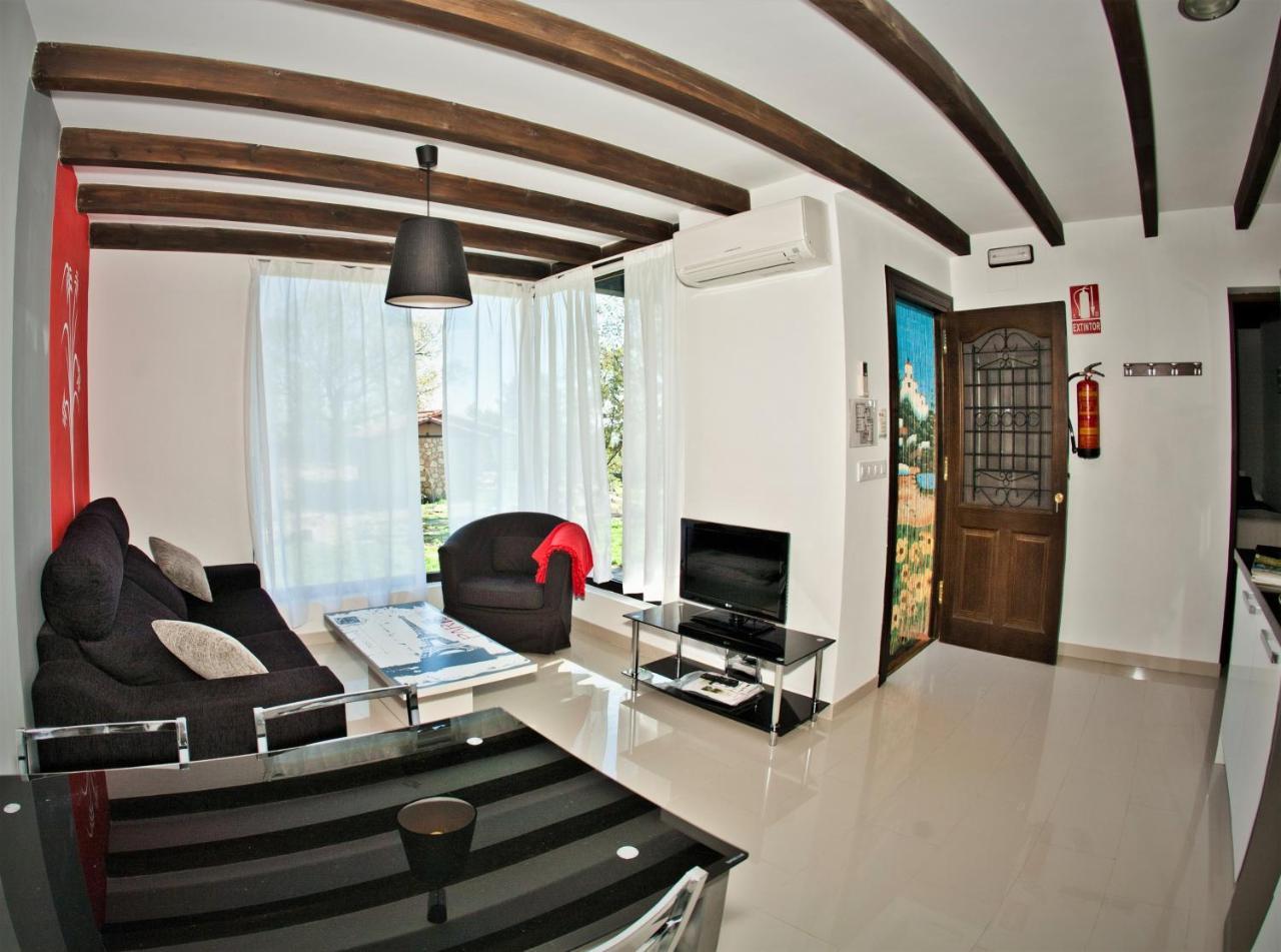 Apartamentos El Roble Valverde de la Vera Dış mekan fotoğraf